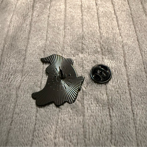 Ghost Enamel Pin - Picture 3 of 3